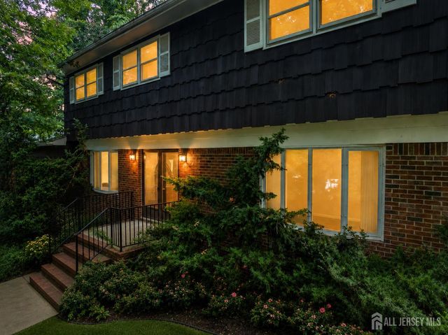 25 Dunston Drive, East Brunswick, NJ 08816