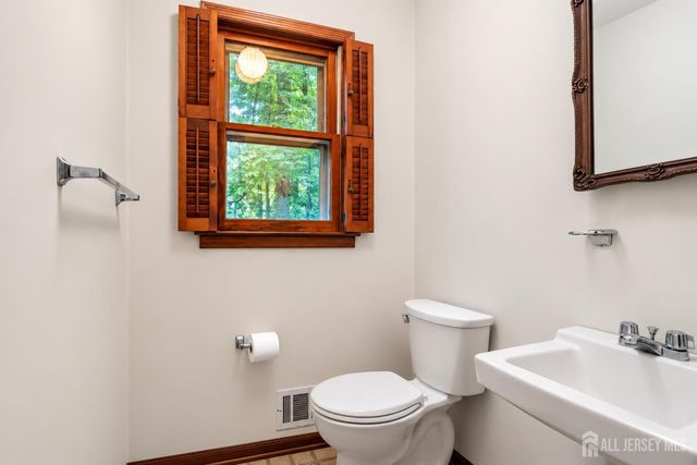 25 Dunston Drive, East Brunswick, NJ 08816