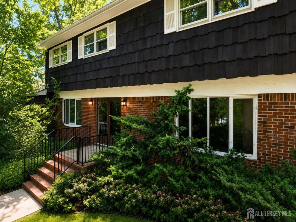 25 Dunston Drive, East Brunswick, NJ 08816