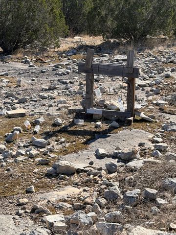 498 Sd 45330, Rocksprings, TX 78880