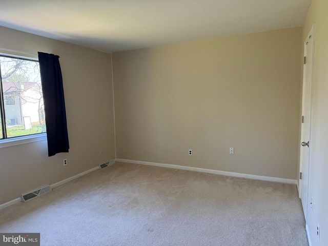 5404 DORAL DR, Wilmington, DE 19808