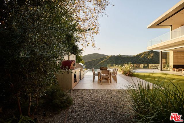 1149 Linda Flora Drive, Los Angeles, CA 90049