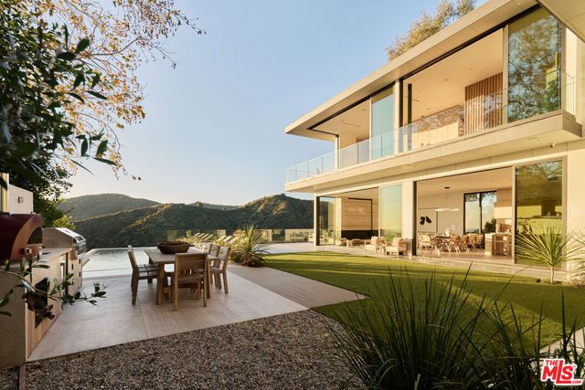 1149 Linda Flora Drive, Los Angeles, CA 90049