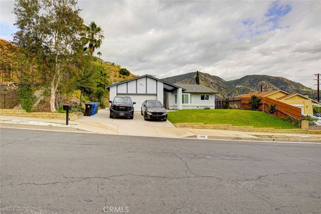 13808 Shablow Avenue, Sylmar, CA 91342