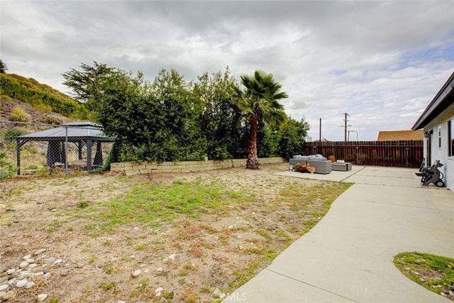 13808 Shablow Avenue, Sylmar, CA 91342