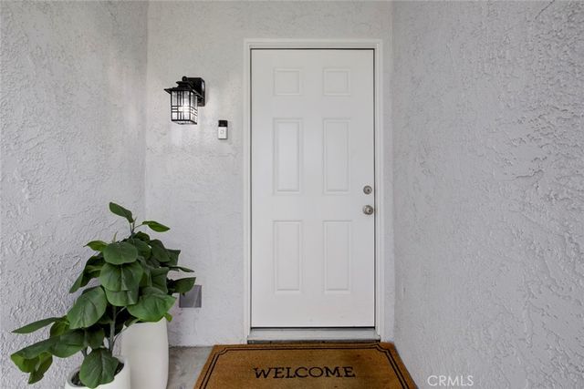 13808 Shablow Avenue, Sylmar, CA 91342