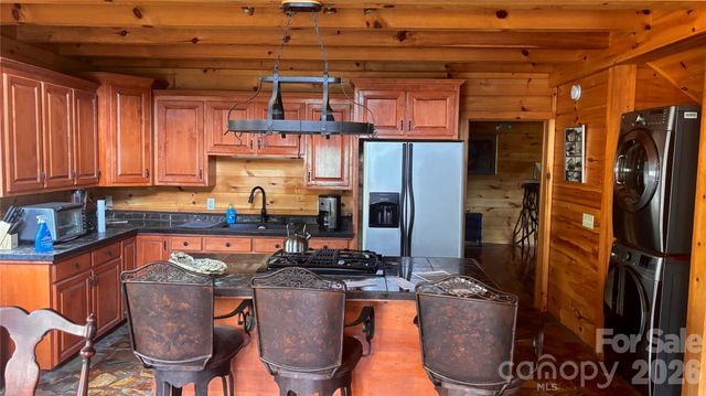 1694 Humpback Mountain Road, Spruce Pine, NC 28777