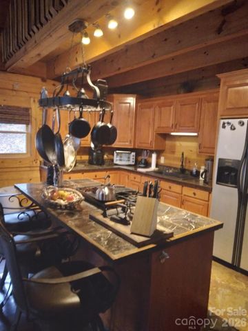 1694 Humpback Mountain Road, Spruce Pine, NC 28777