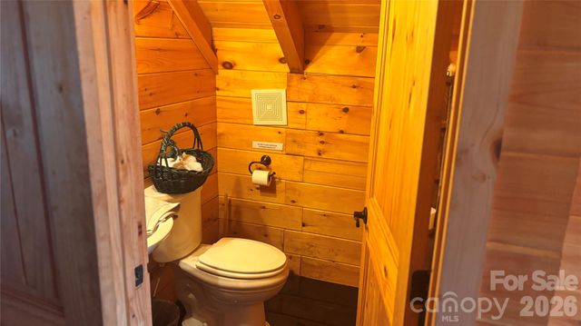 1694 Humpback Mountain Road, Spruce Pine, NC 28777