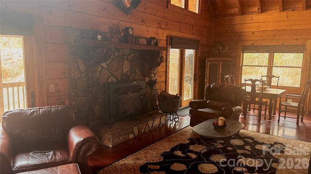 1694 Humpback Mountain Road, Spruce Pine, NC 28777