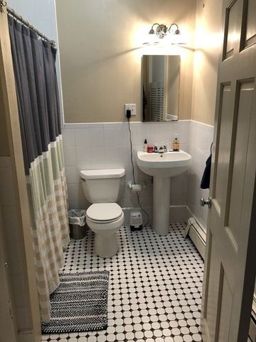 31 Auburn 1, Newton, MA 02465