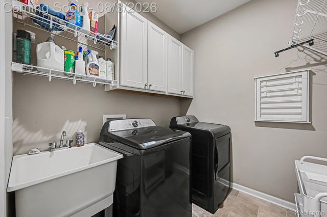 48762 Rockview Road, Novi, MI 48374