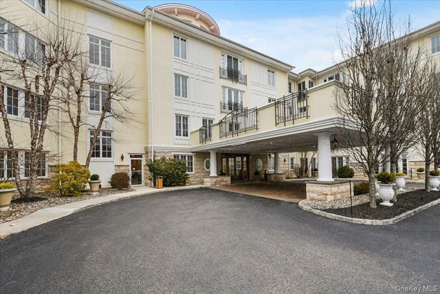 603 Trump Park 603, Shrub Oak, NY 10588