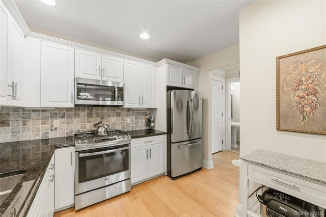 603 Trump Park 603, Shrub Oak, NY 10588