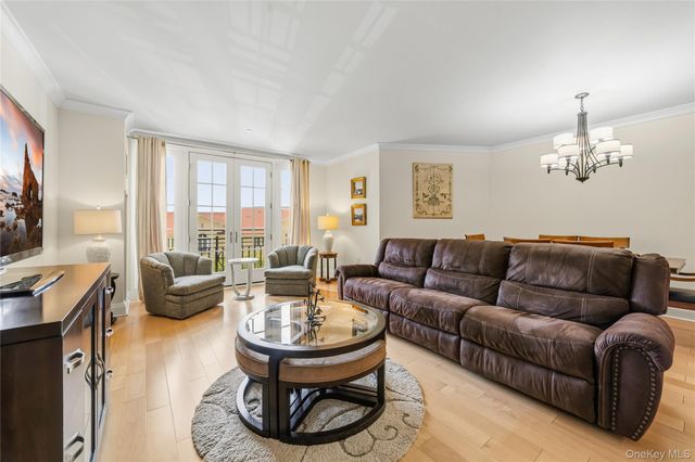 603 Trump Park 603, Shrub Oak, NY 10588