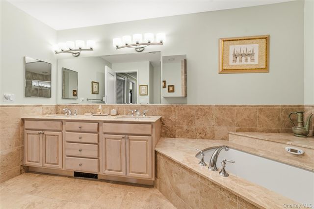 603 Trump Park 603, Shrub Oak, NY 10588