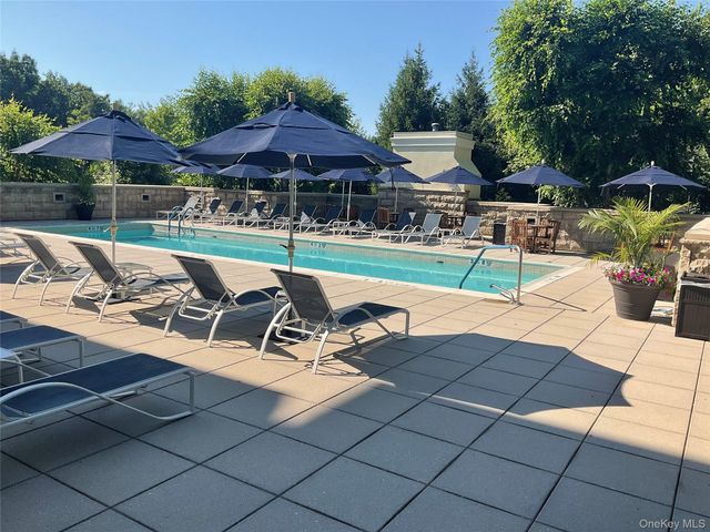603 Trump Park 603, Shrub Oak, NY 10588