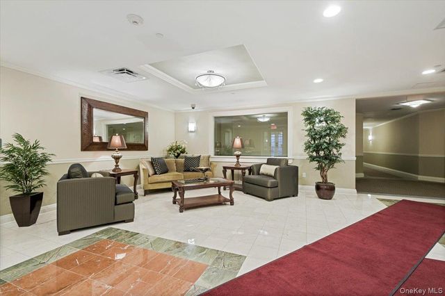 603 Trump Park 603, Shrub Oak, NY 10588