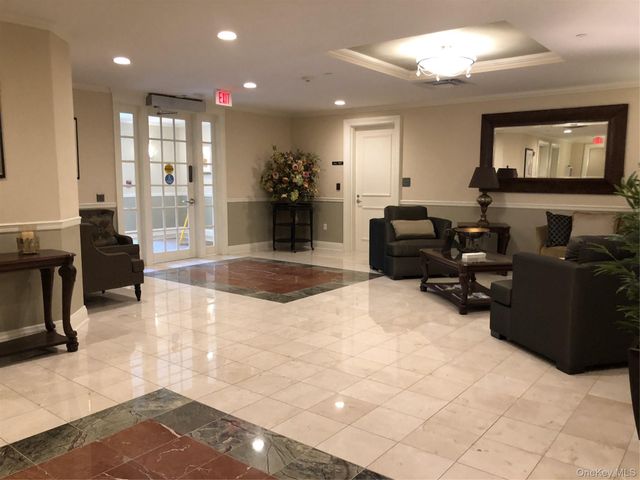 603 Trump Park 603, Shrub Oak, NY 10588