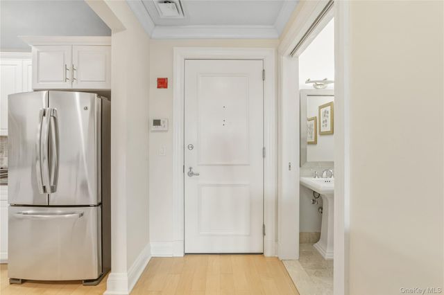 603 Trump Park 603, Shrub Oak, NY 10588