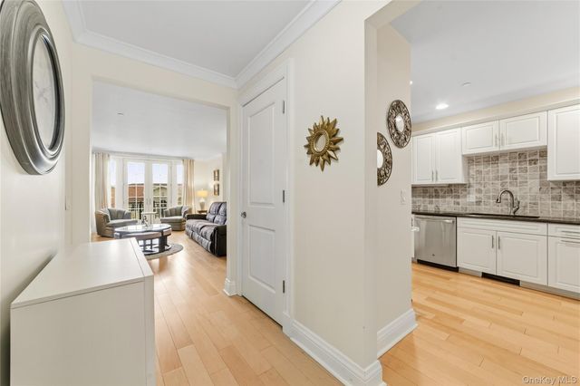 603 Trump Park 603, Shrub Oak, NY 10588