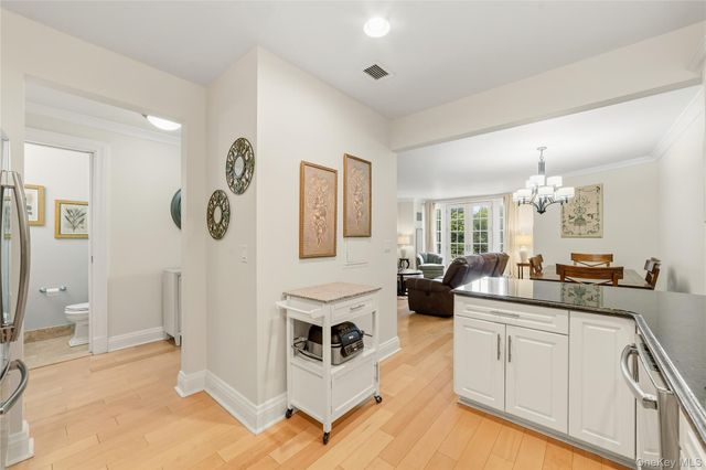 603 Trump Park 603, Shrub Oak, NY 10588