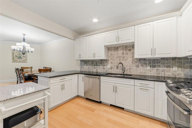 603 Trump Park 603, Shrub Oak, NY 10588