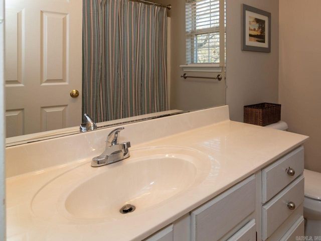 9 Sugarloaf Circle, Maumelle, AR 72113