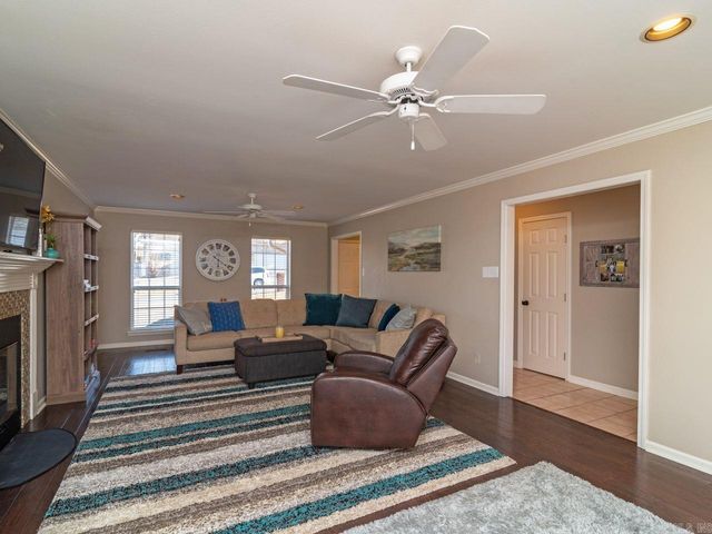 9 Sugarloaf Circle, Maumelle, AR 72113