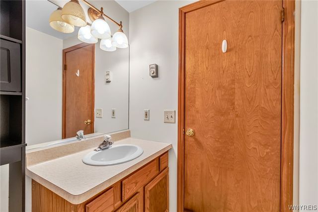 2727 Alder Creek Drive South, Wheatfield, NY 14120