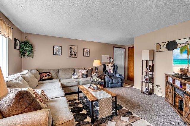 2727 Alder Creek Drive South, Wheatfield, NY 14120