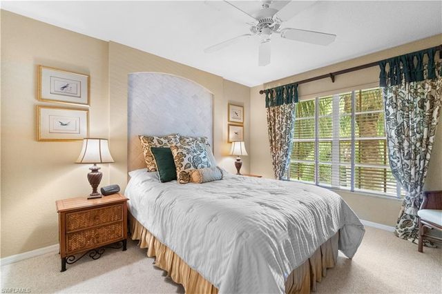 1980 Willow Bend CIR 7-204, Naples, FL 34109