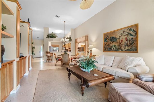 1980 Willow Bend CIR 7-204, Naples, FL 34109