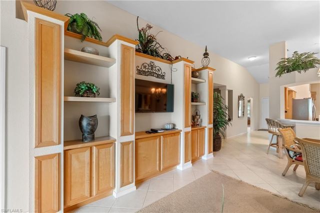 1980 Willow Bend CIR 7-204, Naples, FL 34109