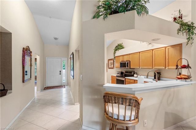 1980 Willow Bend CIR 7-204, Naples, FL 34109