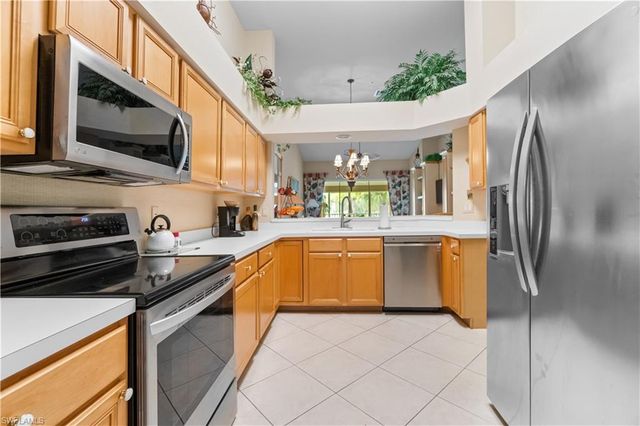1980 Willow Bend CIR 7-204, Naples, FL 34109
