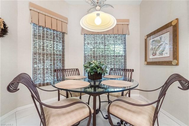 1980 Willow Bend CIR 7-204, Naples, FL 34109