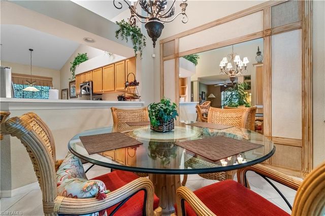 1980 Willow Bend CIR 7-204, Naples, FL 34109