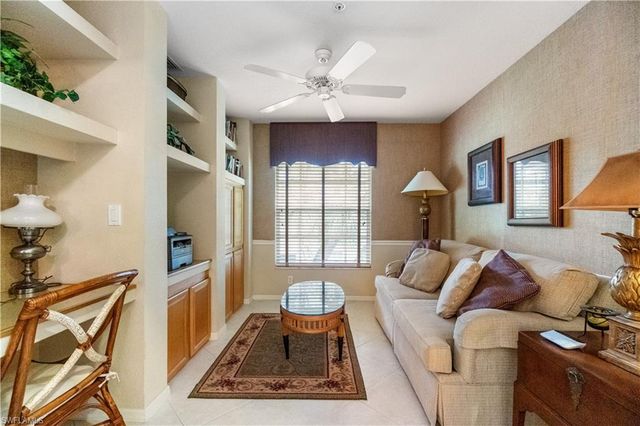 1980 Willow Bend CIR 7-204, Naples, FL 34109