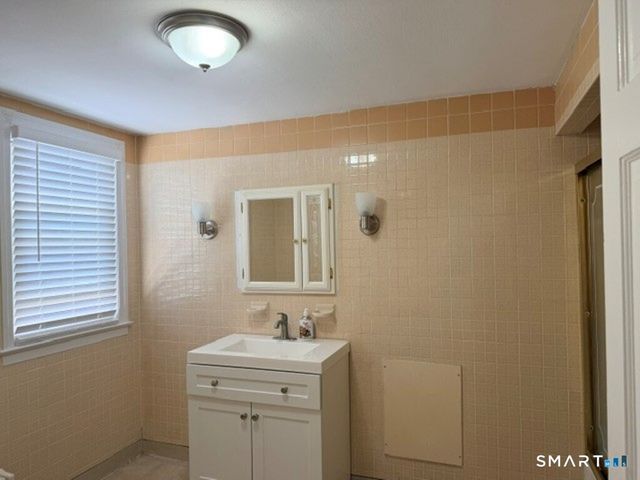 774 Hamilton Avenue, Waterbury, CT 06706
