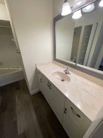 4751 Via Palm Lakes 421, West Palm Beach, FL 33417