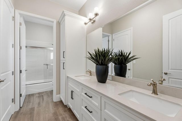 2687 Trenton Avenue, Clovis, CA 93619