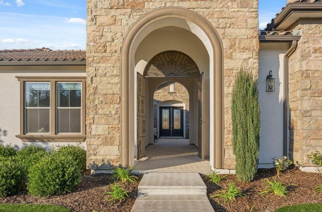 2687 Trenton Avenue, Clovis, CA 93619