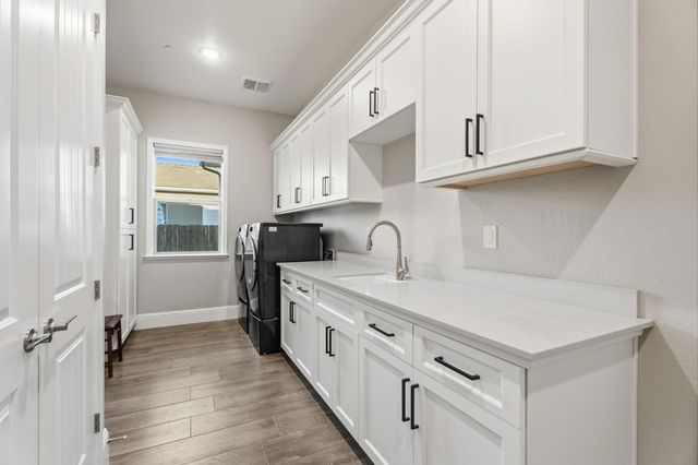 2687 Trenton Avenue, Clovis, CA 93619