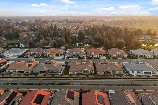 2687 Trenton Avenue, Clovis, CA 93619