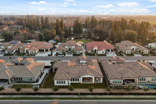 2687 Trenton Avenue, Clovis, CA 93619