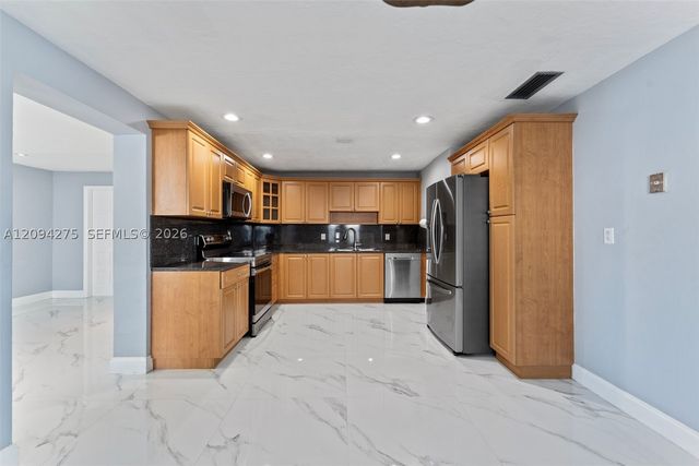 7393 SW 22nd St 7393, Miami, FL 33155
