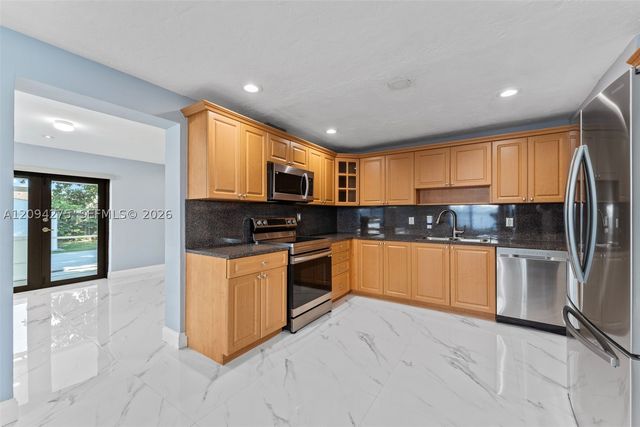 7393 SW 22nd St 7393, Miami, FL 33155