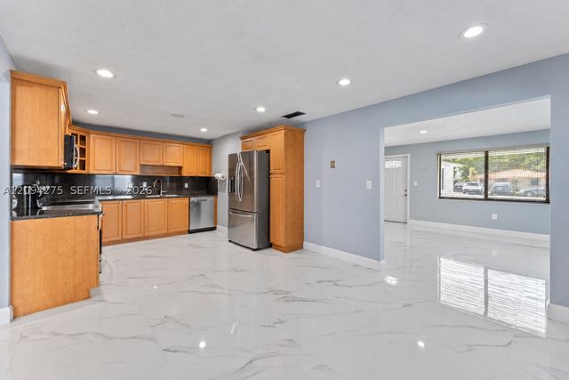 7393 SW 22nd St 7393, Miami, FL 33155
