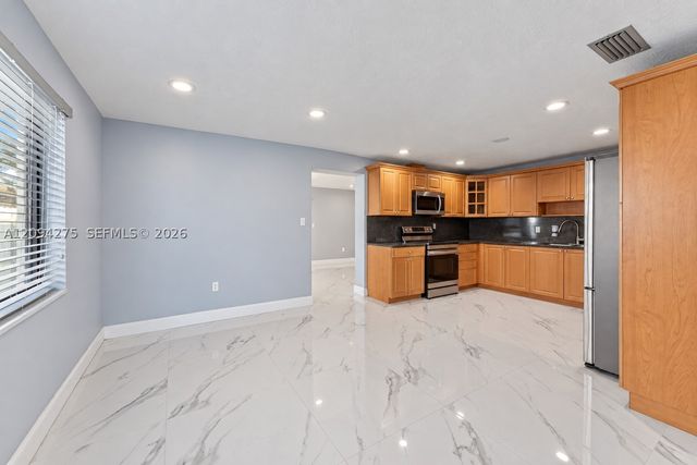 7393 SW 22nd St 7393, Miami, FL 33155